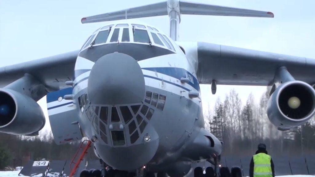Под Тверью Ил-76 показали полеты в строевых порядках