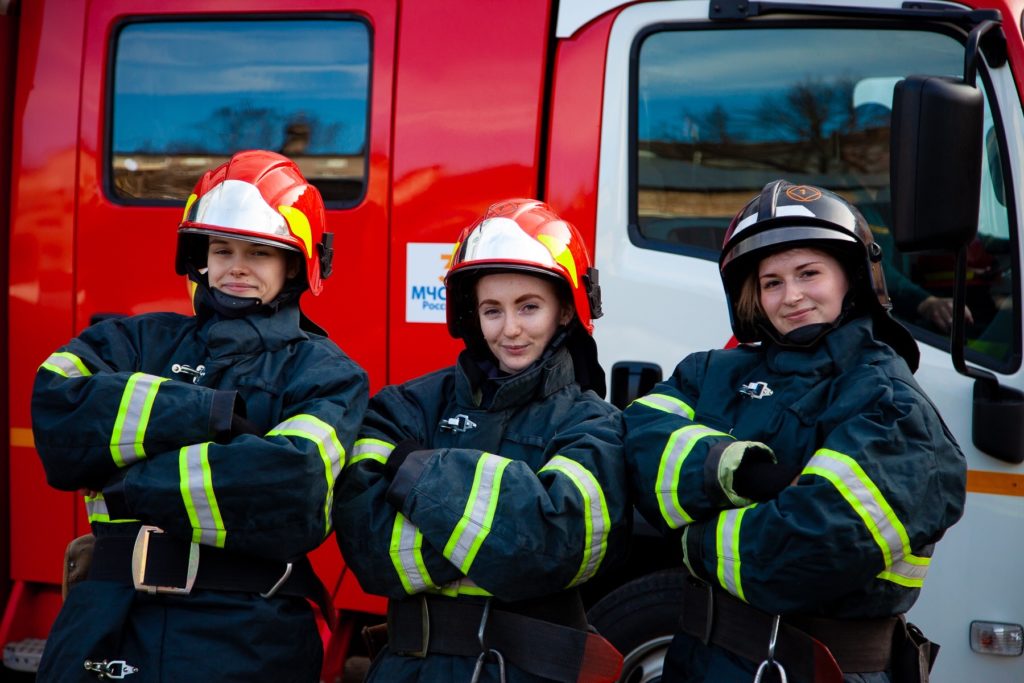 К 23 февраля сотрудницы тверского МЧС сняли видео о работе пожарных К 23 февраля сотрудницы тверского МЧС сняли видео о работе пожарных