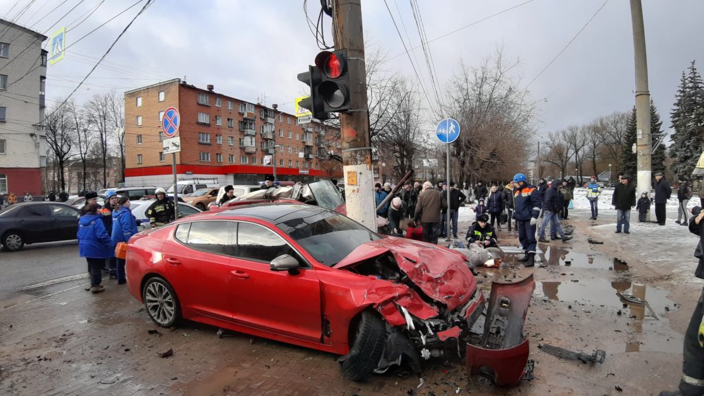 Выживший в аварии на Волоколамском проспекте водитель задержан полицией на 48 часов Выживший в аварии на Волоколамском проспекте водитель задержан полицией на 48 часов