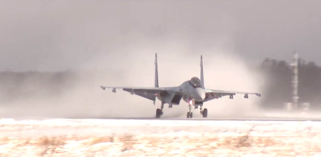 Под Тверью новые истребители Су-35С прошли испытание метелью