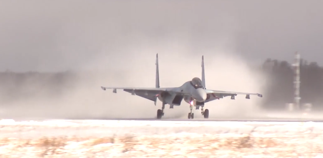 Под Тверью новые истребители Су-35С прошли испытание метелью Под Тверью новые истребители Су-35С прошли испытание метелью