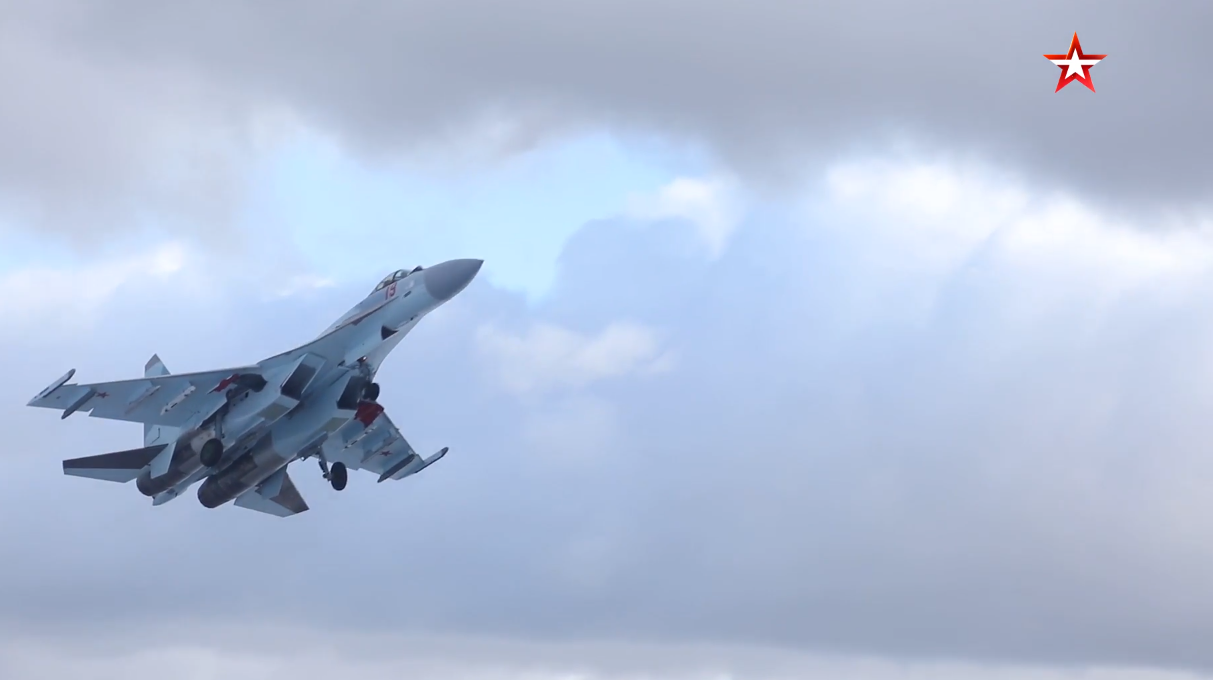 В Тверской области пилоты Су-35 потренировались в бомбометании