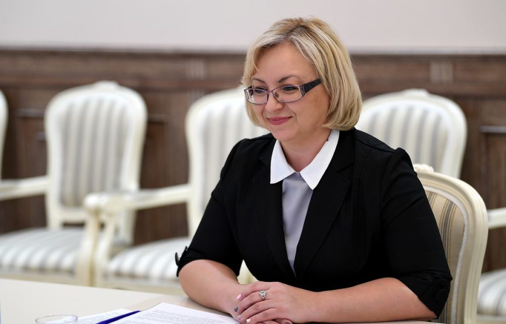 Лариса Мосолыгина: «Региональная власть последовательно развивает комплекс мер государственной поддержки материнства и детства»