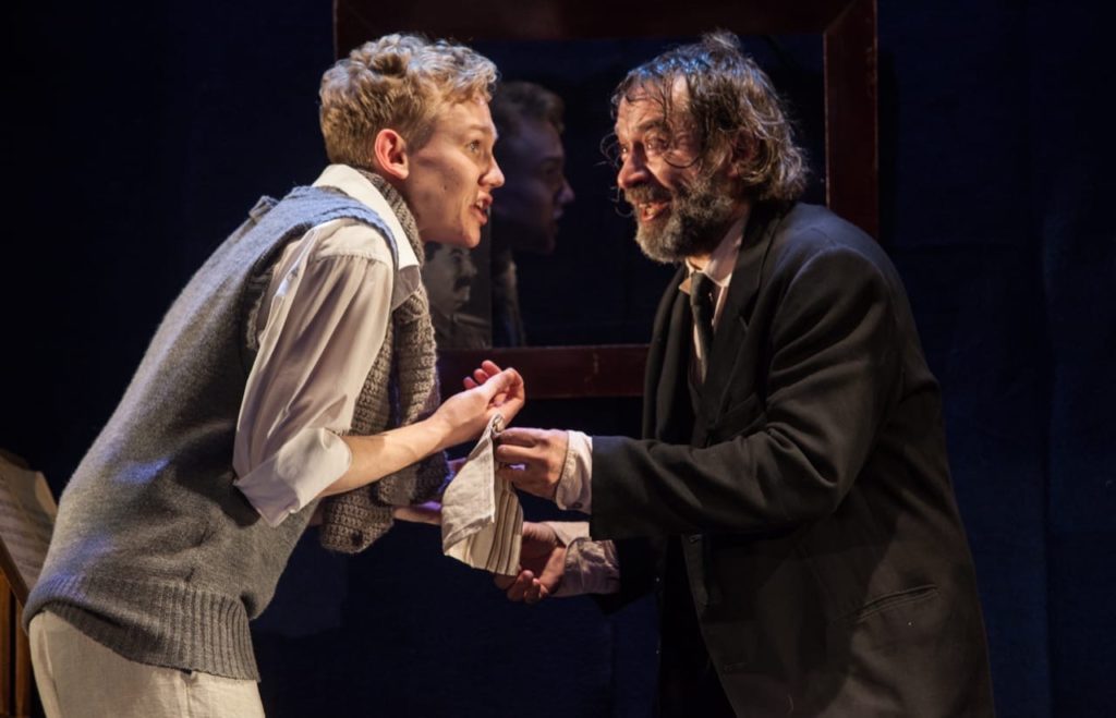 Владислав Миллер: Как актёр из Кашина покорил «Табакерку» и сыграл с Машковым Владислав Миллер: Как актёр из Кашина покорил «Табакерку» и сыграл с Машковым