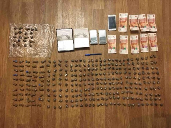 В Твери задержали наркосбытчиков с 339 свёртками наркотиков В Твери задержали наркосбытчиков с 339 свёртками наркотиков