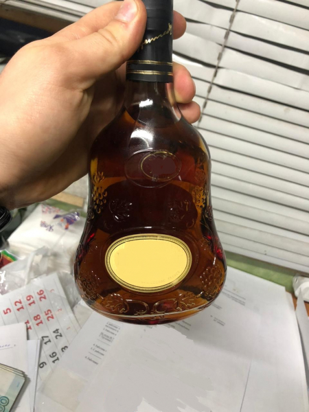 В Твери нашли склад с 400 литрами поддельного алкоголя