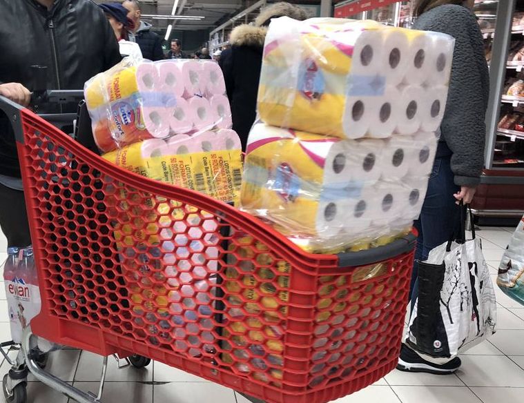 Символ паники: жителям Твери предлагают написать оду туалетной бумаге Символ паники: жителям Твери предлагают написать оду туалетной бумаге