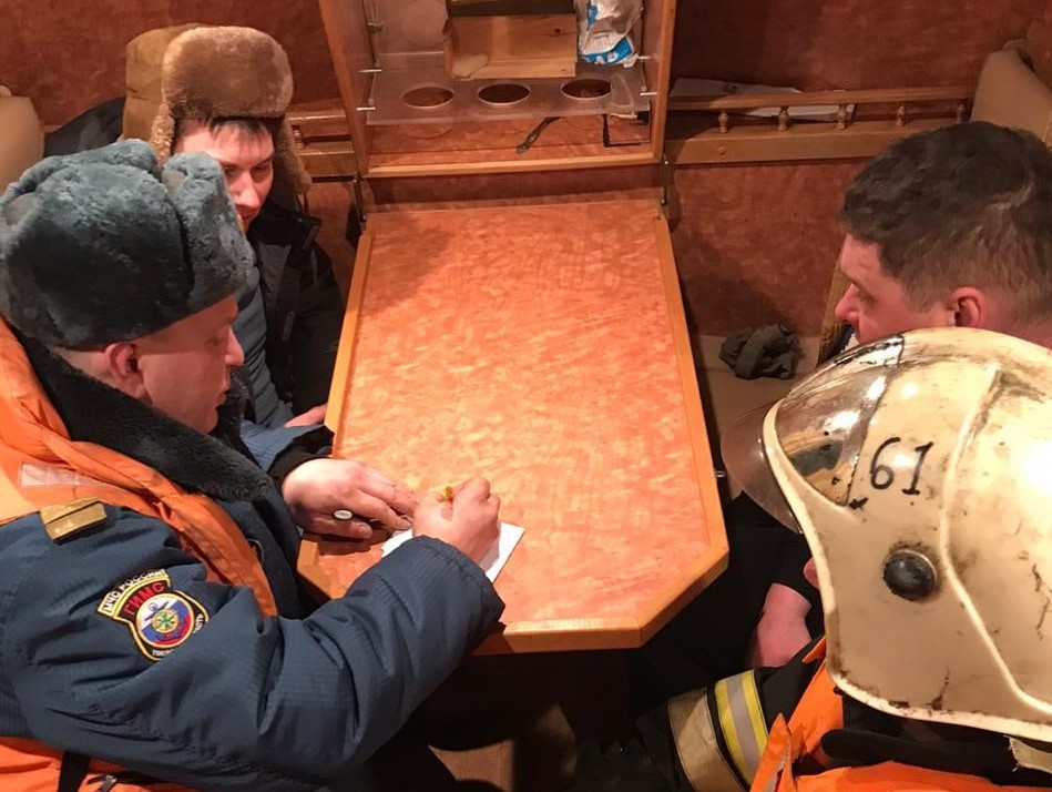 Два рыбака оказались за бортом из-за погоды в Тверской области Два рыбака оказались за бортом из-за погоды в Тверской области