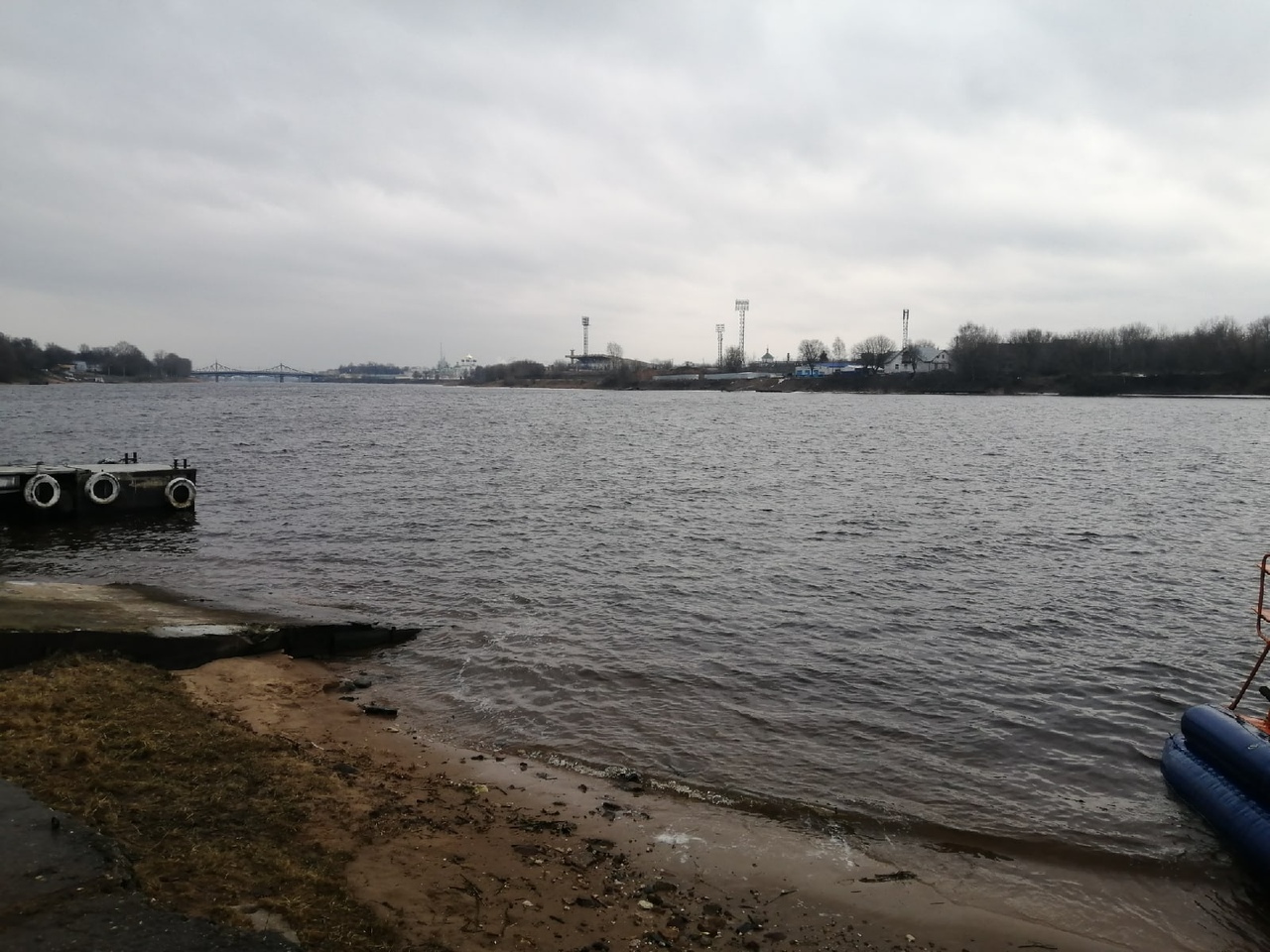 Сотрудники МЧС искали в Твери отчаянных рыбаков и беспечных детей