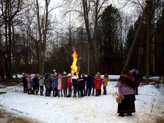 В Тверской области гости состязались с Балдой в старинной усадьбе В Тверской области гости состязались с Балдой в старинной усадьбе