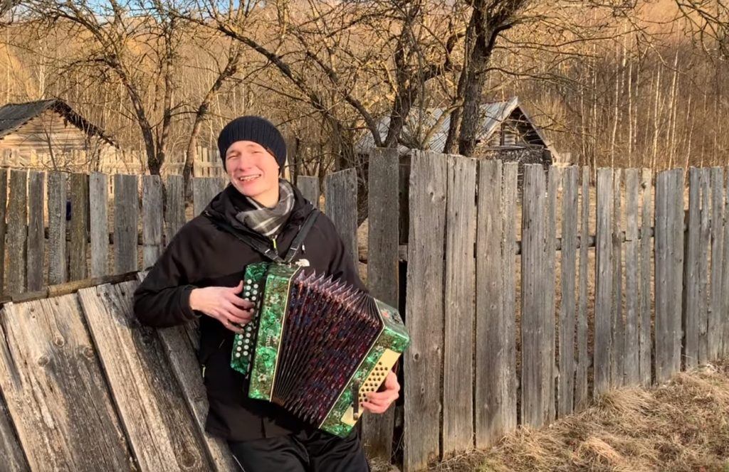 Парень из Тверской области написал песню против коронавируса