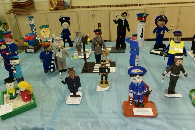 87 игрушечных полицейских были сделаны детьми на конкурсе в Тверской области 87 игрушечных полицейских были сделаны детьми на конкурсе в Тверской области