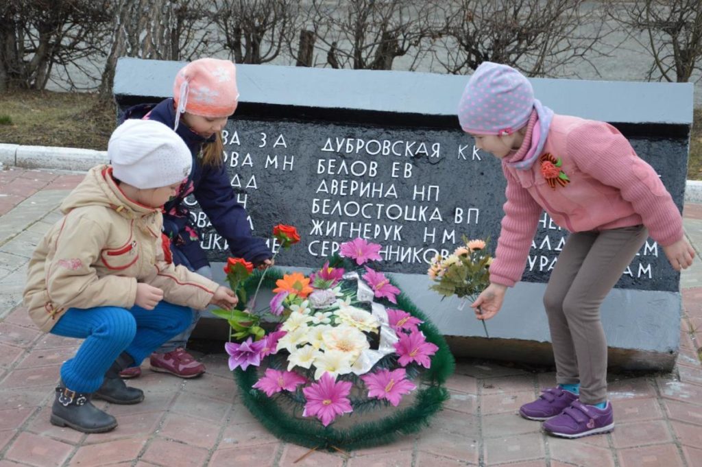 Школы и детские сады Тверской области участвуют в акции «Цветок Победы» Школы и детские сады Тверской области участвуют в акции «Цветок Победы»
