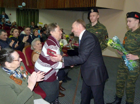 Ветеранам в Тверской области вручили юбилейные медали Ветеранам в Тверской области вручили юбилейные медали