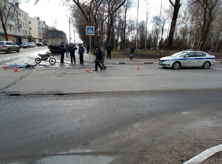 В Тверской области в столкновении с грузовиком погиб мотоциклист