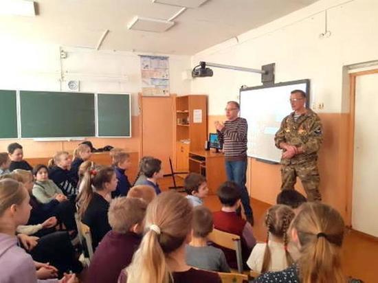 Школьники и студенты Тверской области встретились с поисковиками Школьники и студенты Тверской области встретились с поисковиками