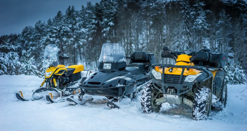 Гость Твери украл снегоболотоход и снегоход