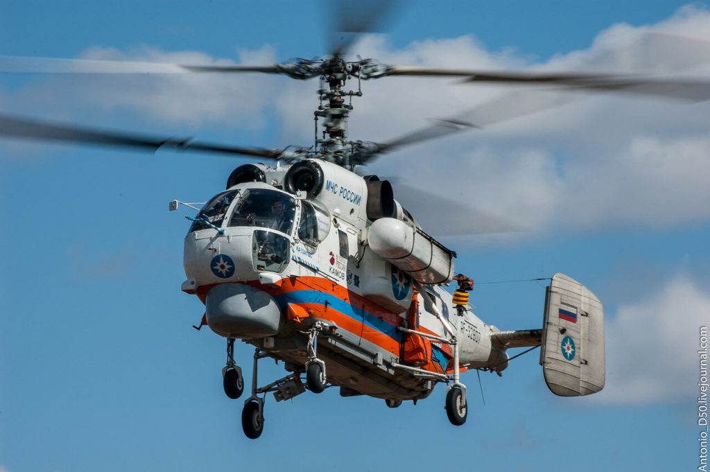 В Тверской области вертолет спасал деревню от сильного пожара В Тверской области вертолет спасал деревню от сильного пожара