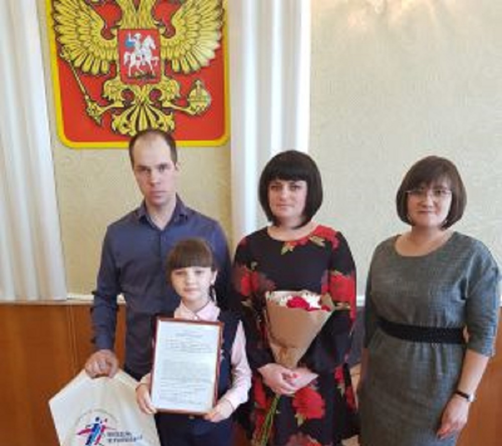 Молодые семьи из Торопецкого района получили свидетельства на социальной выплаты Молодые семьи из Торопецкого района получили свидетельства на социальной выплаты