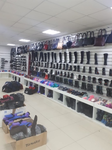 В Твери обнаружили магазин с контрафактной одеждой и обувью