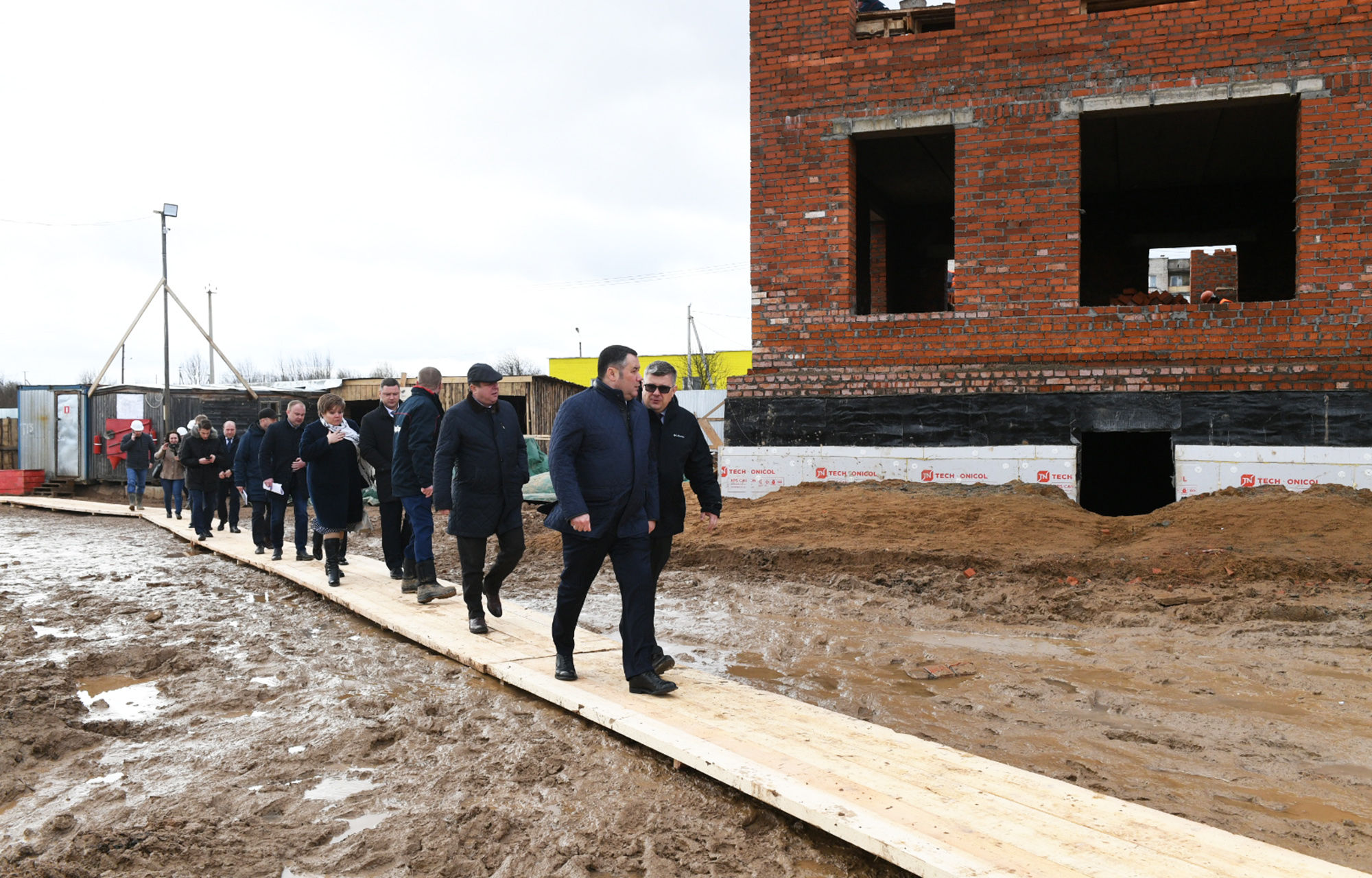 Игорь Руденя осмотрел строящийся детский сад в Торжке