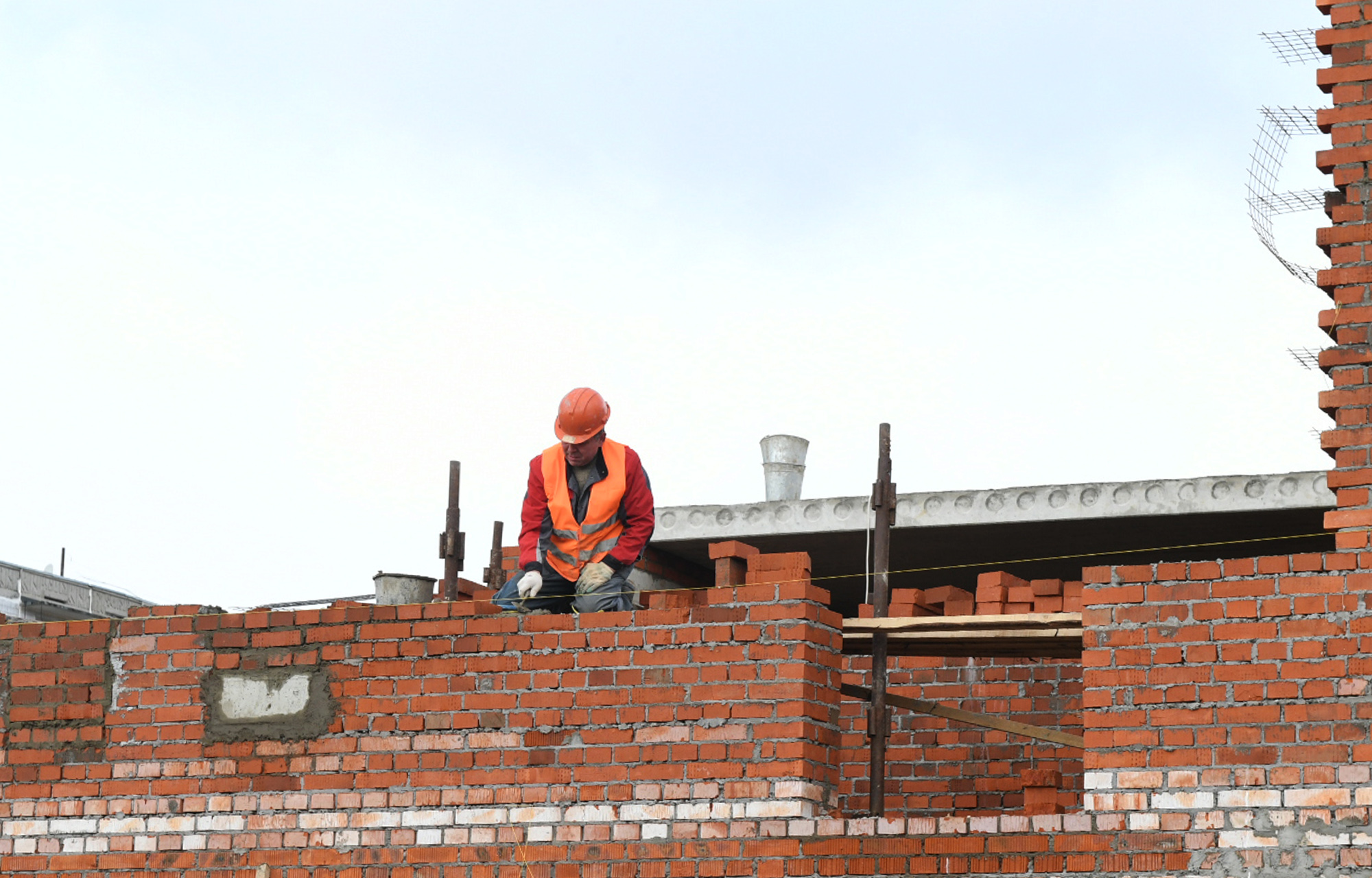 Игорь Руденя осмотрел строящийся детский сад в Торжке