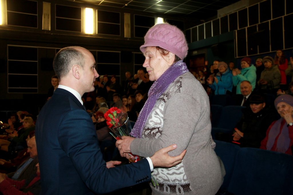 В Нелидово ветеранов наградили юбилейными медалями