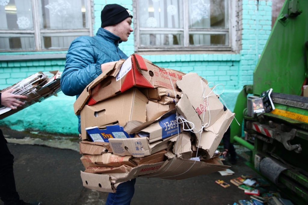 Тверские школьники собирают макулатуру, чтобы снять фильм о родном крае Тверские школьники собирают макулатуру, чтобы снять фильм о родном крае