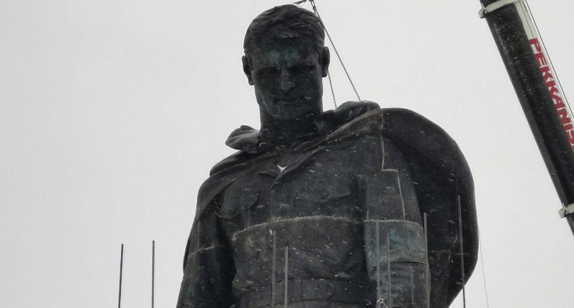 На площадке Ржевского мемориала установили листы, где будут запечатлены имена красноармейцев На площадке Ржевского мемориала установили листы, где будут запечатлены имена красноармейцев