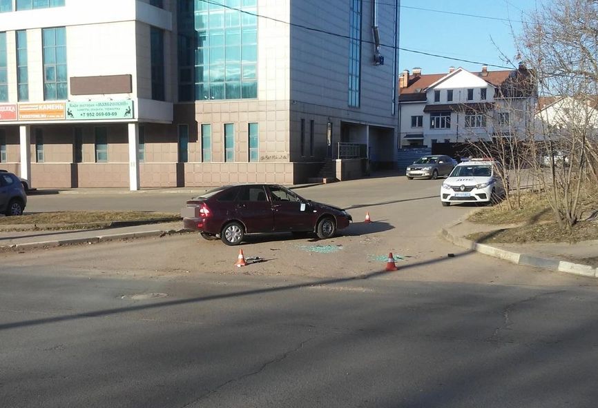 В Твери водитель легковушки перевернулся во время погони В Твери водитель легковушки перевернулся во время погони