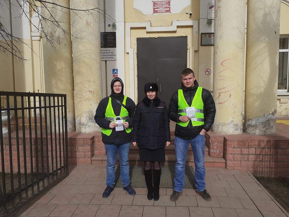 Студенты вышневолоцкого колледжа напоминали пешеходам Правила дорожного движения Студенты вышневолоцкого колледжа напоминали пешеходам Правила дорожного движения