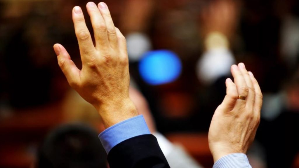 Внесение в Конституцию поправок является  важным шагом по развитию гражданского общества