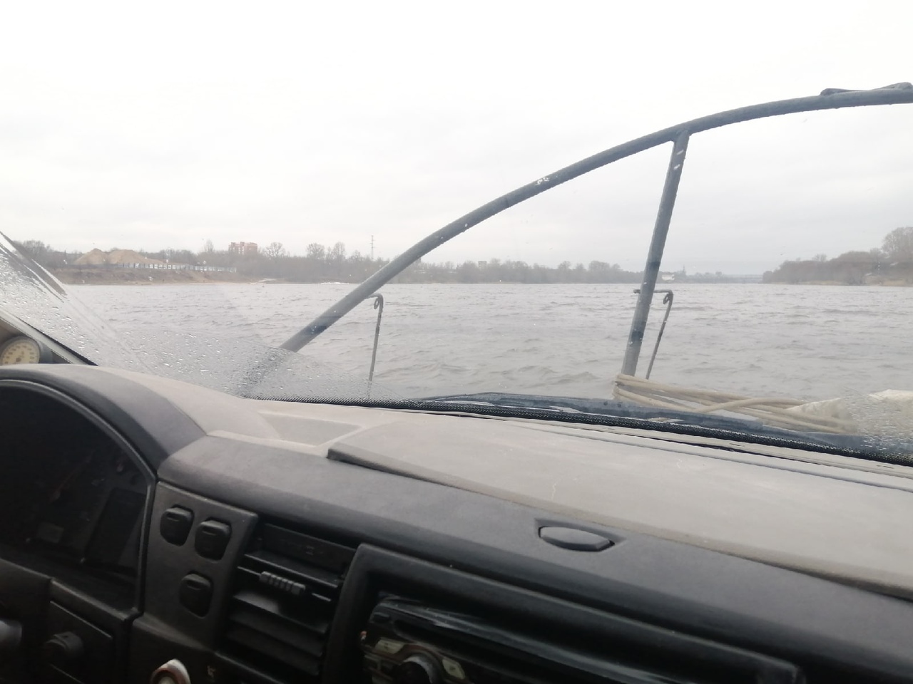 Сотрудники МЧС искали в Твери отчаянных рыбаков и беспечных детей