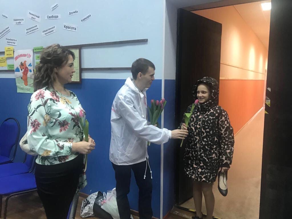 Волонтеры поздравили с 8 мартом детский дом в Тверской области Волонтеры поздравили с 8 мартом детский дом в Тверской области