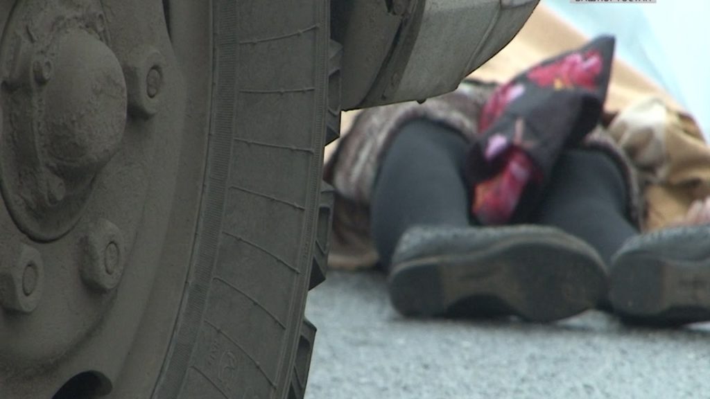 75-летняя женщина была сбита и получила перелом таза в Твери