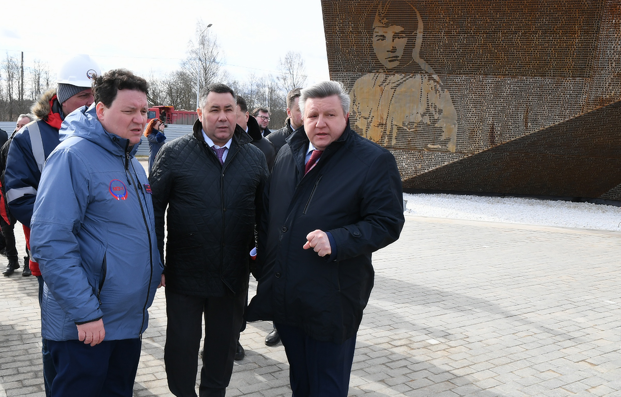 Игорь Руденя проинспектировал ход работ по строительству Ржевского мемориала Советскому солдату Игорь Руденя проинспектировал ход работ по строительству Ржевского мемориала Советскому солдату