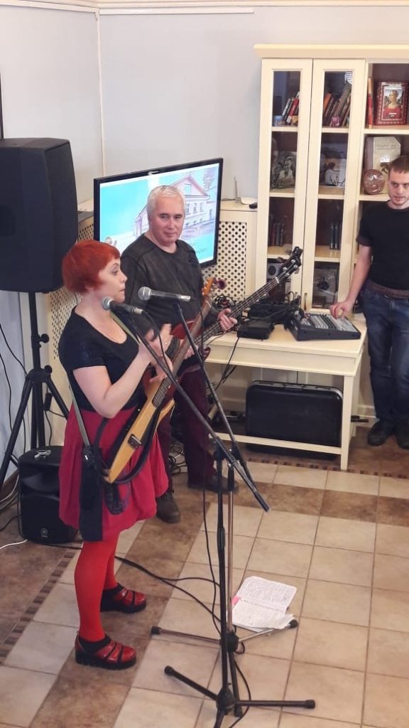 В тверском Доме Поэзии "чинила сердца" Ольга Чикина В тверском Доме Поэзии "чинила сердца" Ольга Чикина