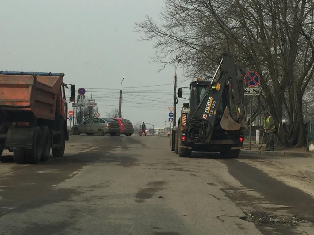 Пыль на дорогах Твери убирают с помощью поливомоечных машин 