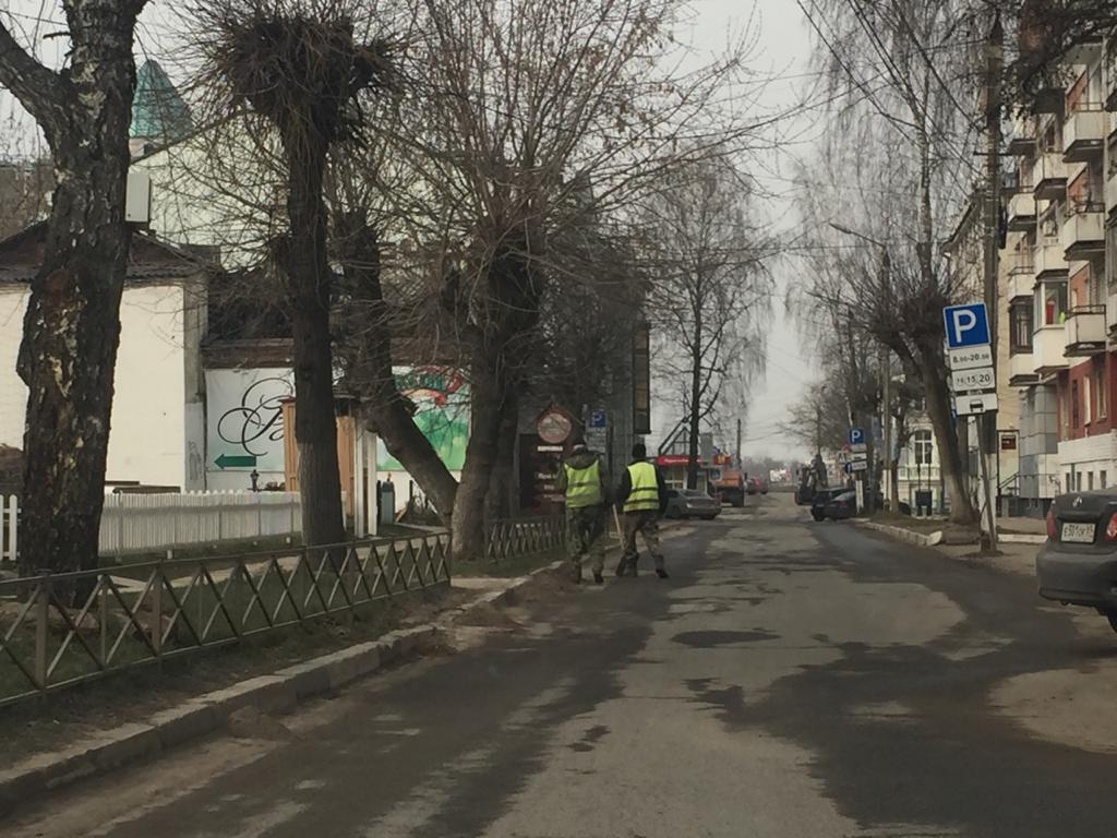 Пыль на дорогах Твери убирают с помощью поливомоечных машин 