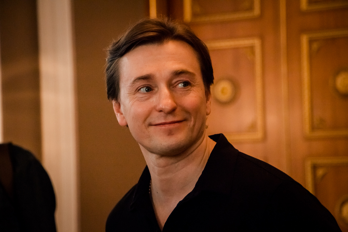 Сергей Безруков приезжал в Тверь и попросил поклонников не паниковать Сергей Безруков приезжал в Тверь и попросил поклонников не паниковать