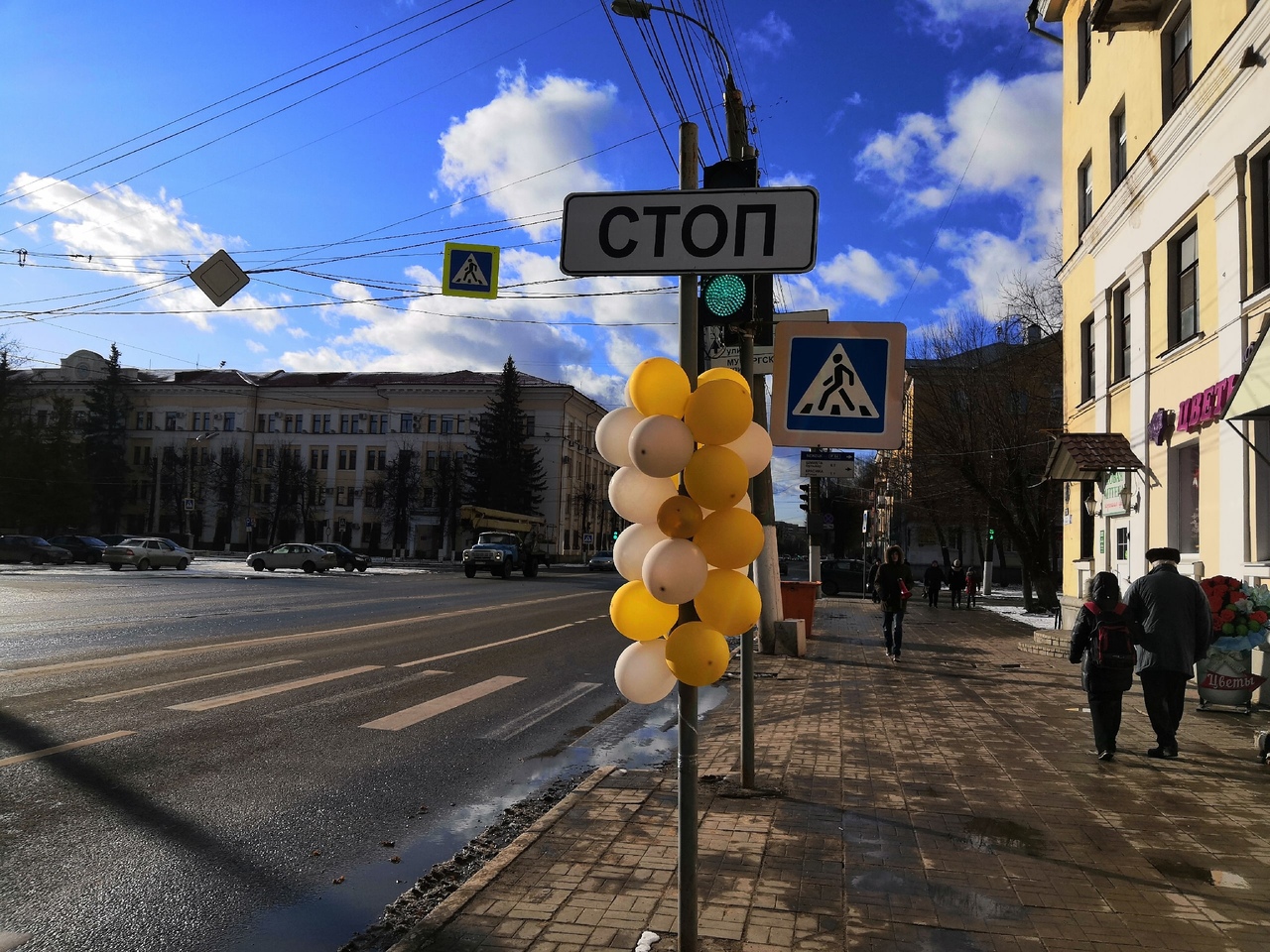 Жители Твери жалуются на агрессивную рекламу распродажи