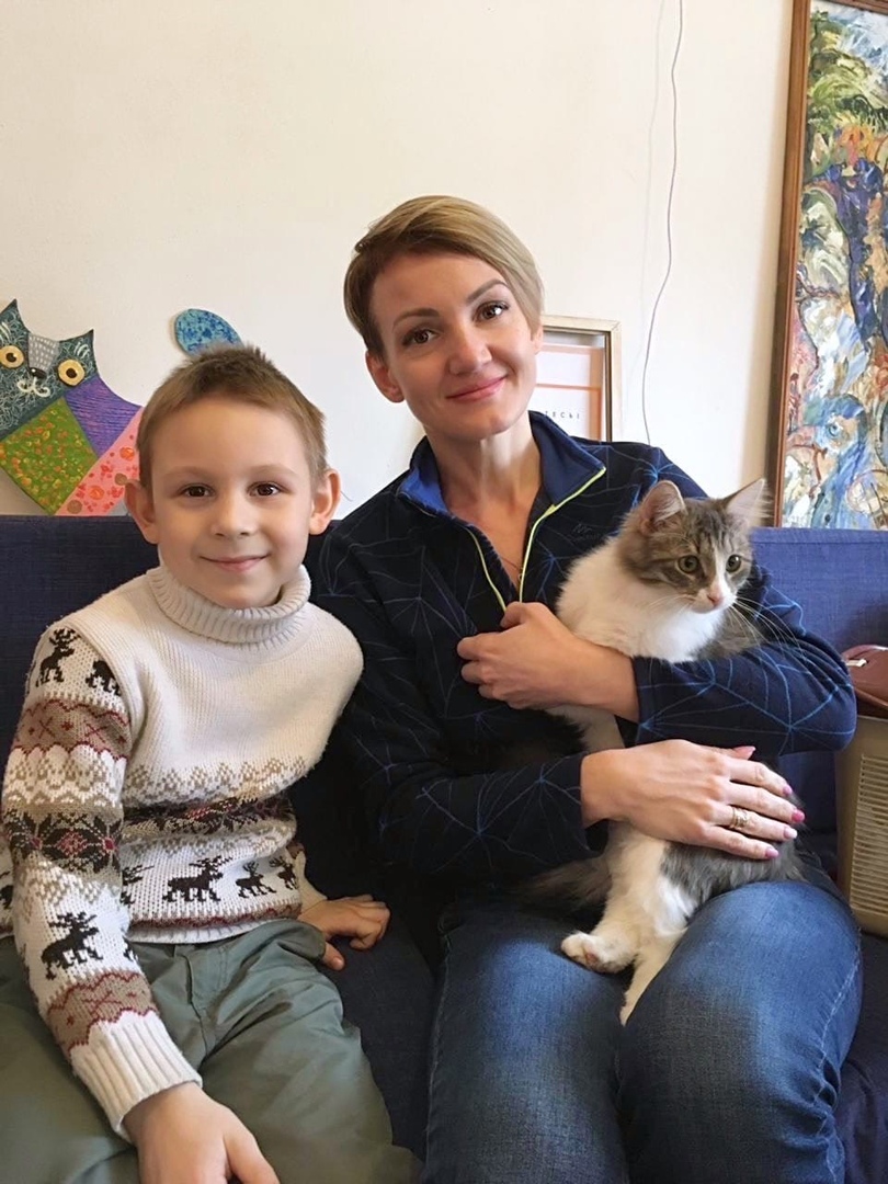 Бездомный кот Грэй обрел семью в Твери и открыл кулинарный талант