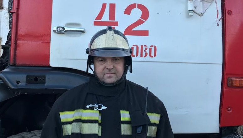В Тверской области пожарные успели вынести из горящего дома мужчину В Тверской области пожарные успели вынести из горящего дома мужчину