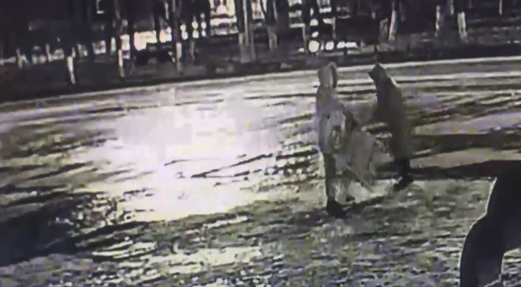 Воры попали на видеозапись во время похищения рекламного щита в Тверской области Воры попали на видеозапись во время похищения рекламного щита в Тверской области