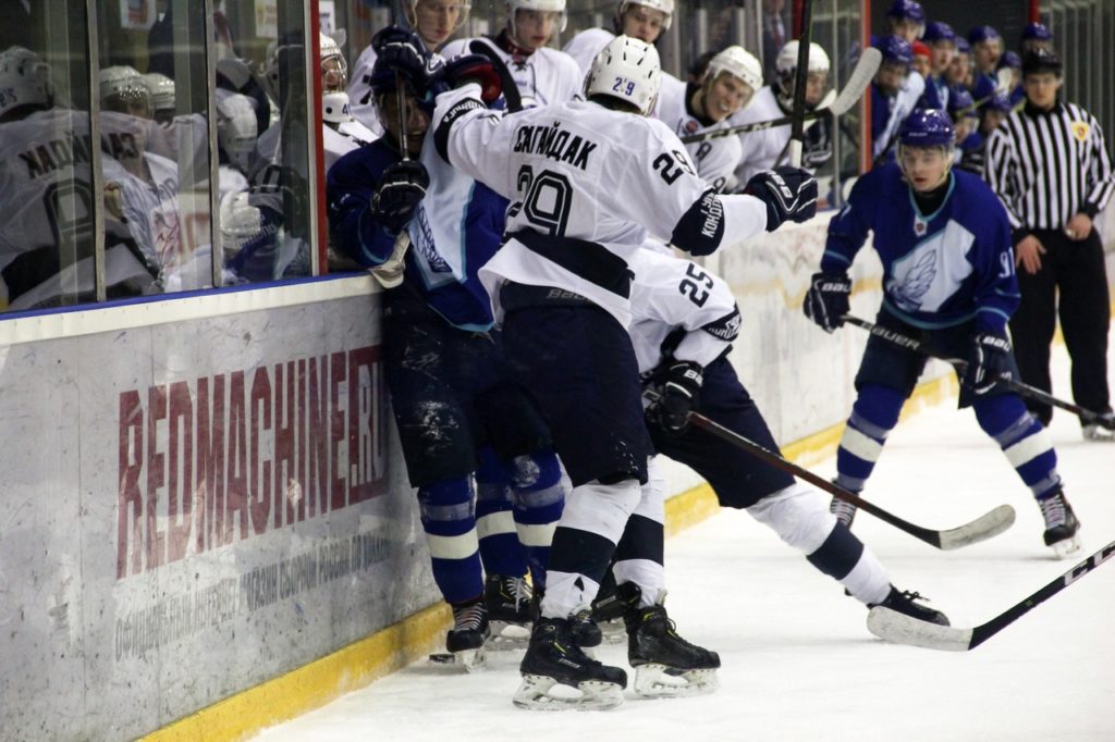 Тверская хоккейная команда одержала победу в выездном матче Тверская хоккейная команда одержала победу в выездном матче