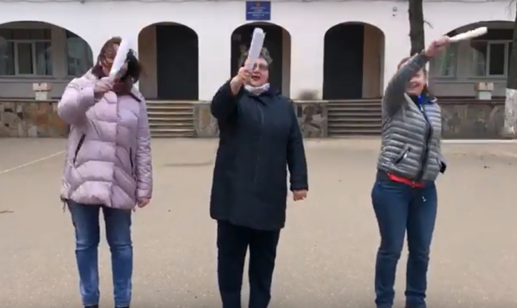 Тверские педагоги приняли участие в акции «Коронавирус, уходи!»
