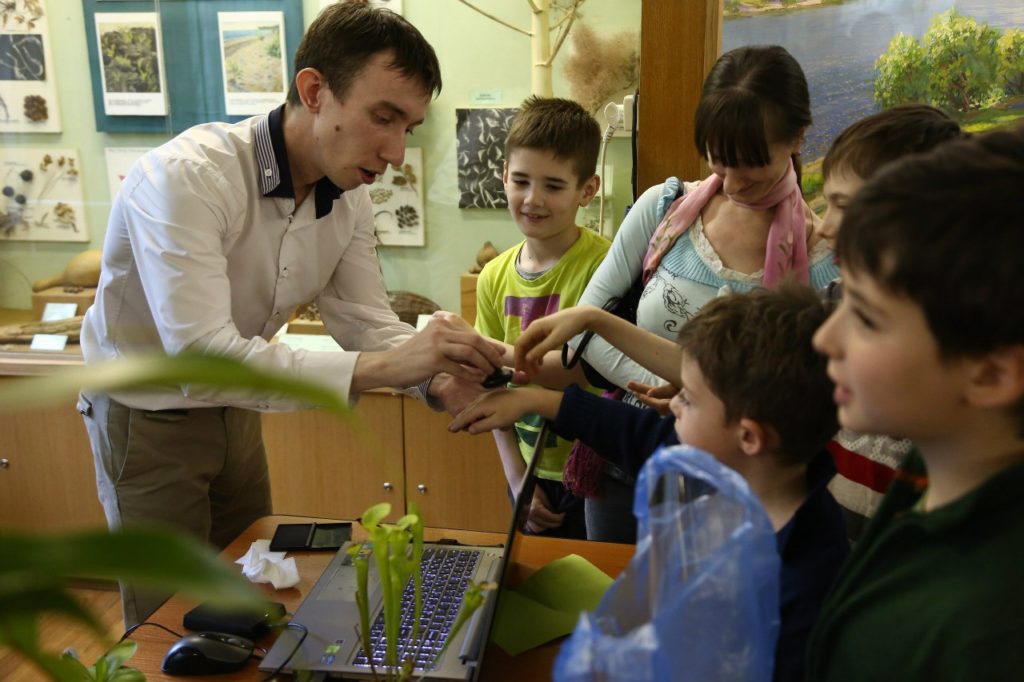 Ботанический сад ТвГУ приглашает покормить хищные растения