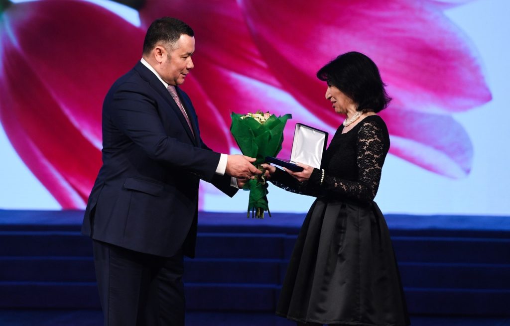 Выдающихся жительниц Тверской области наградили в преддверии 8 марта