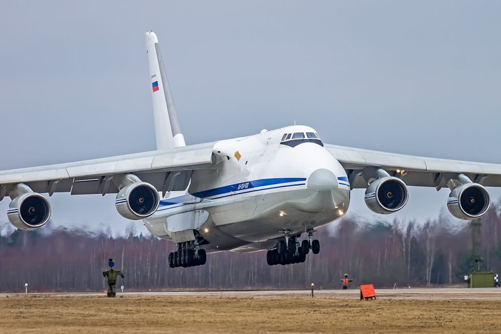 В небо над Тверью поднялись сверхтяжелые самолеты