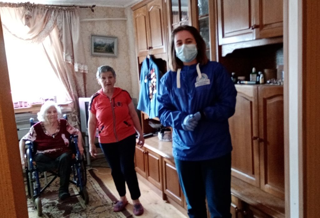 Как волонтеры помогают пожилым жителям Тверской области во время самоизоляции Как волонтеры помогают пожилым жителям Тверской области во время самоизоляции